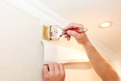 Pose de papier peint à Moux — revêtements muraux et toiles de verre